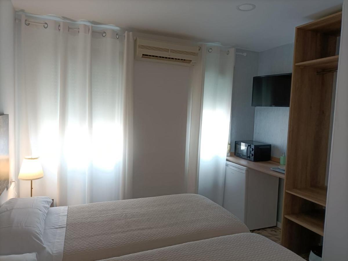 Hostal Las Encinas Villaviciosa de Odón Extérieur photo