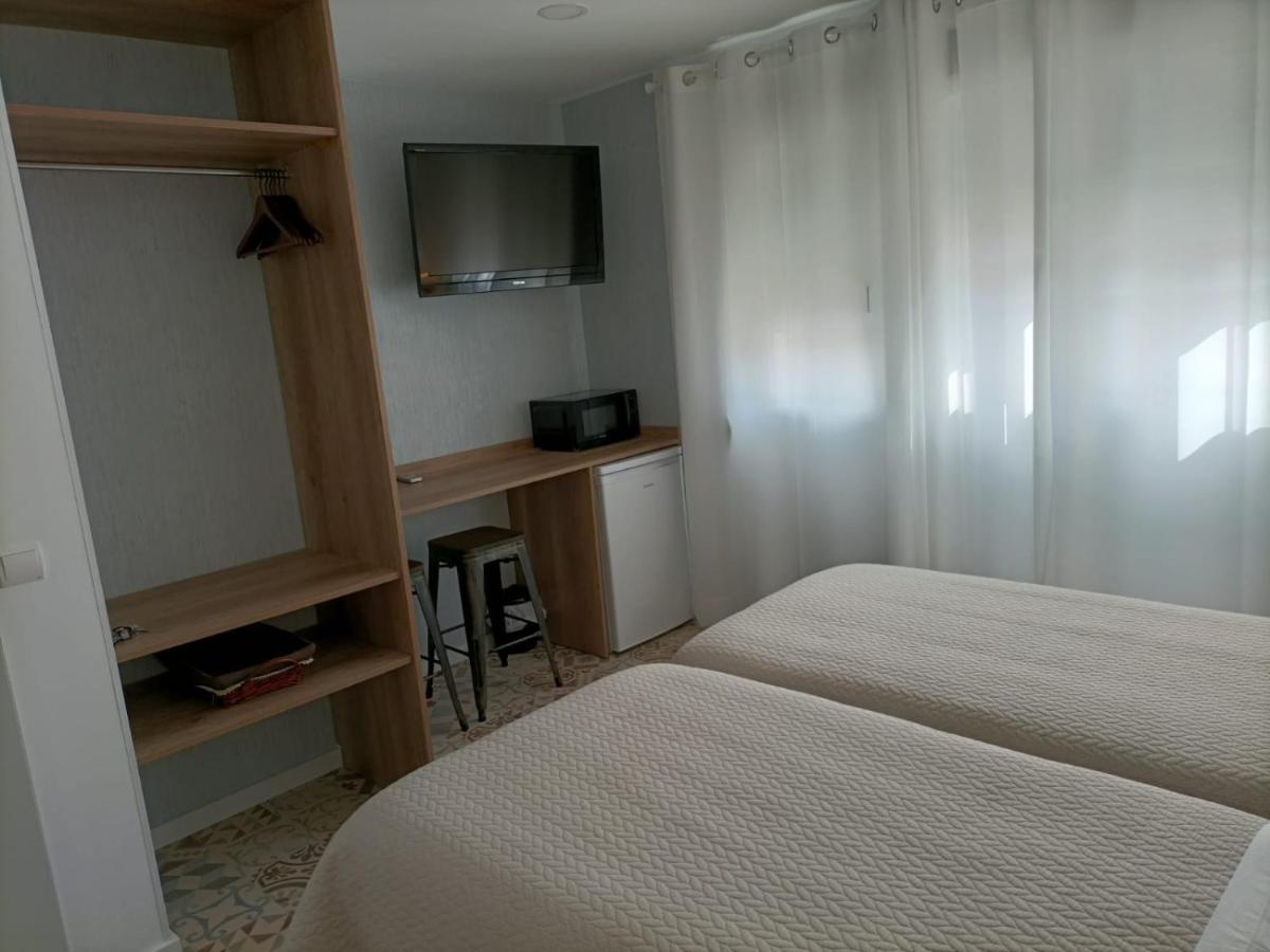Hostal Las Encinas Villaviciosa de Odón Extérieur photo