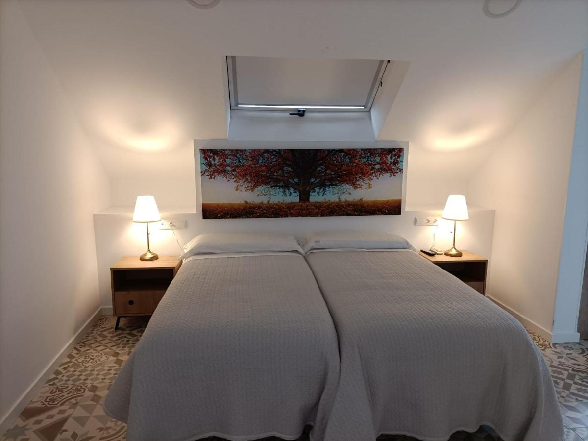 Hostal Las Encinas Villaviciosa de Odón Extérieur photo