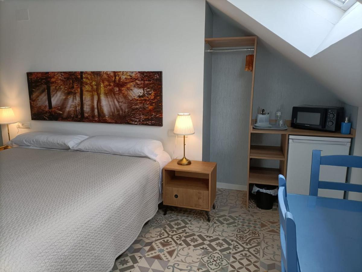Hostal Las Encinas Villaviciosa de Odón Extérieur photo